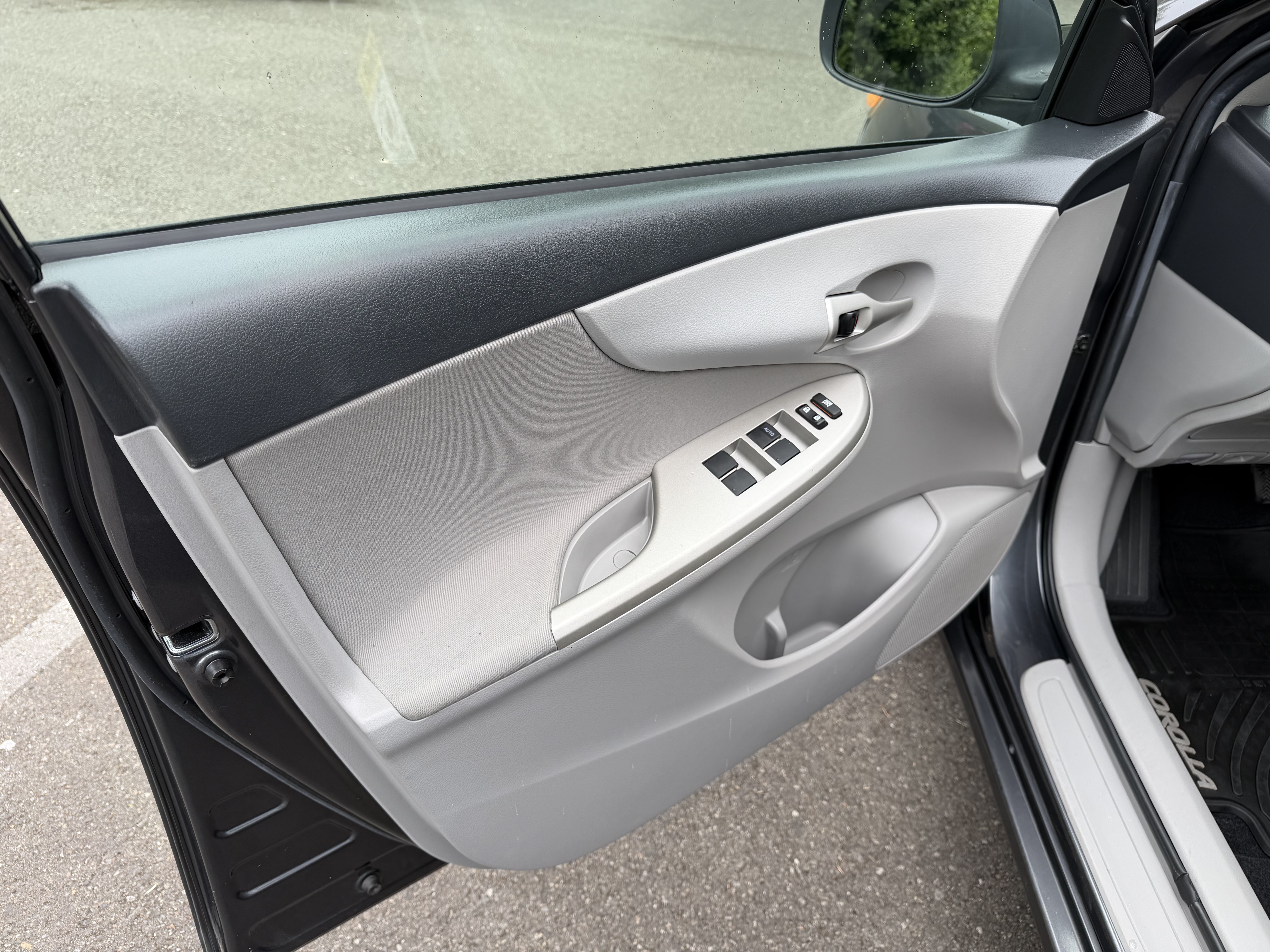 2013 Toyota Corolla LE - Photo 6