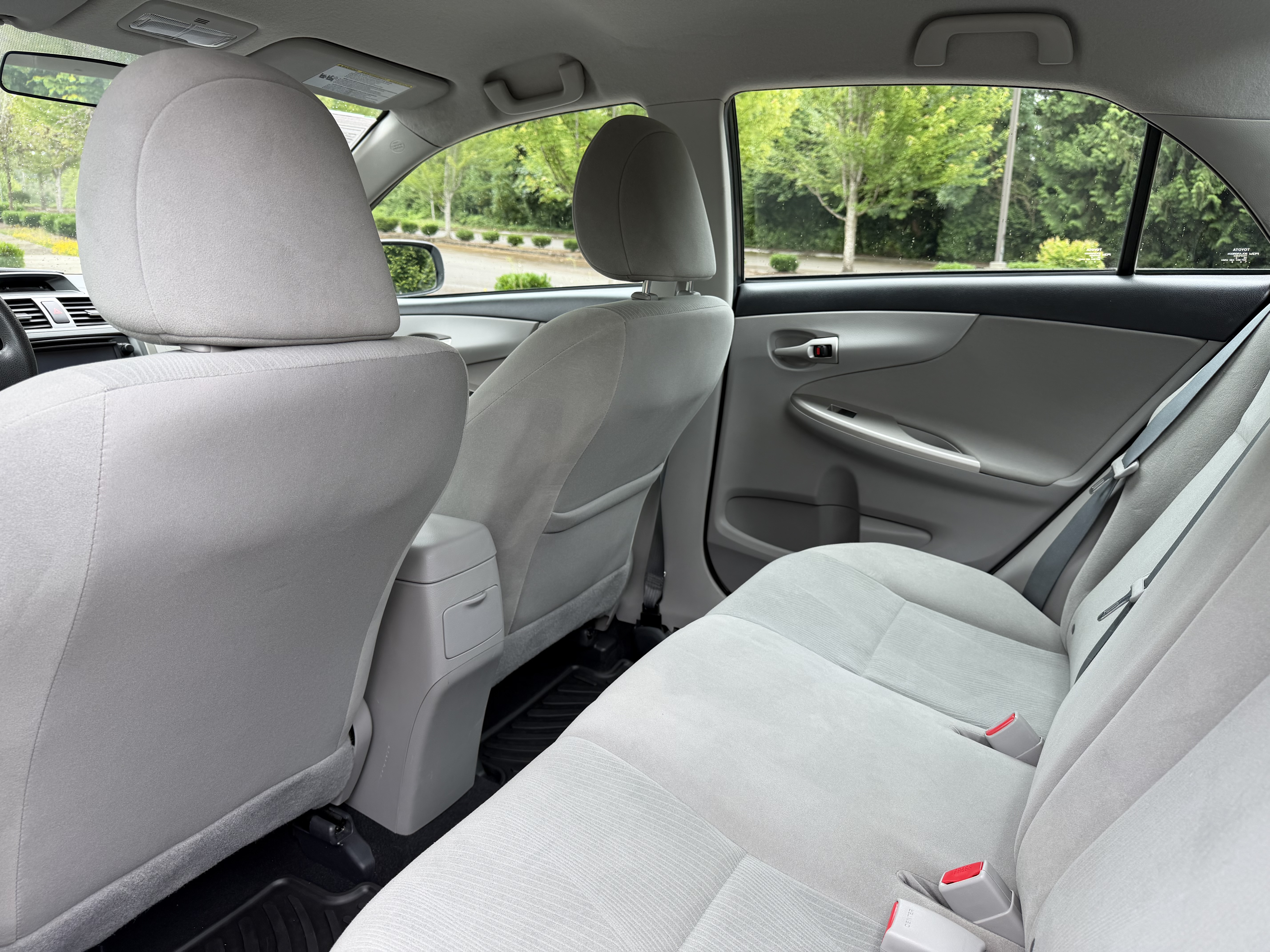 2013 Toyota Corolla LE - Photo 9
