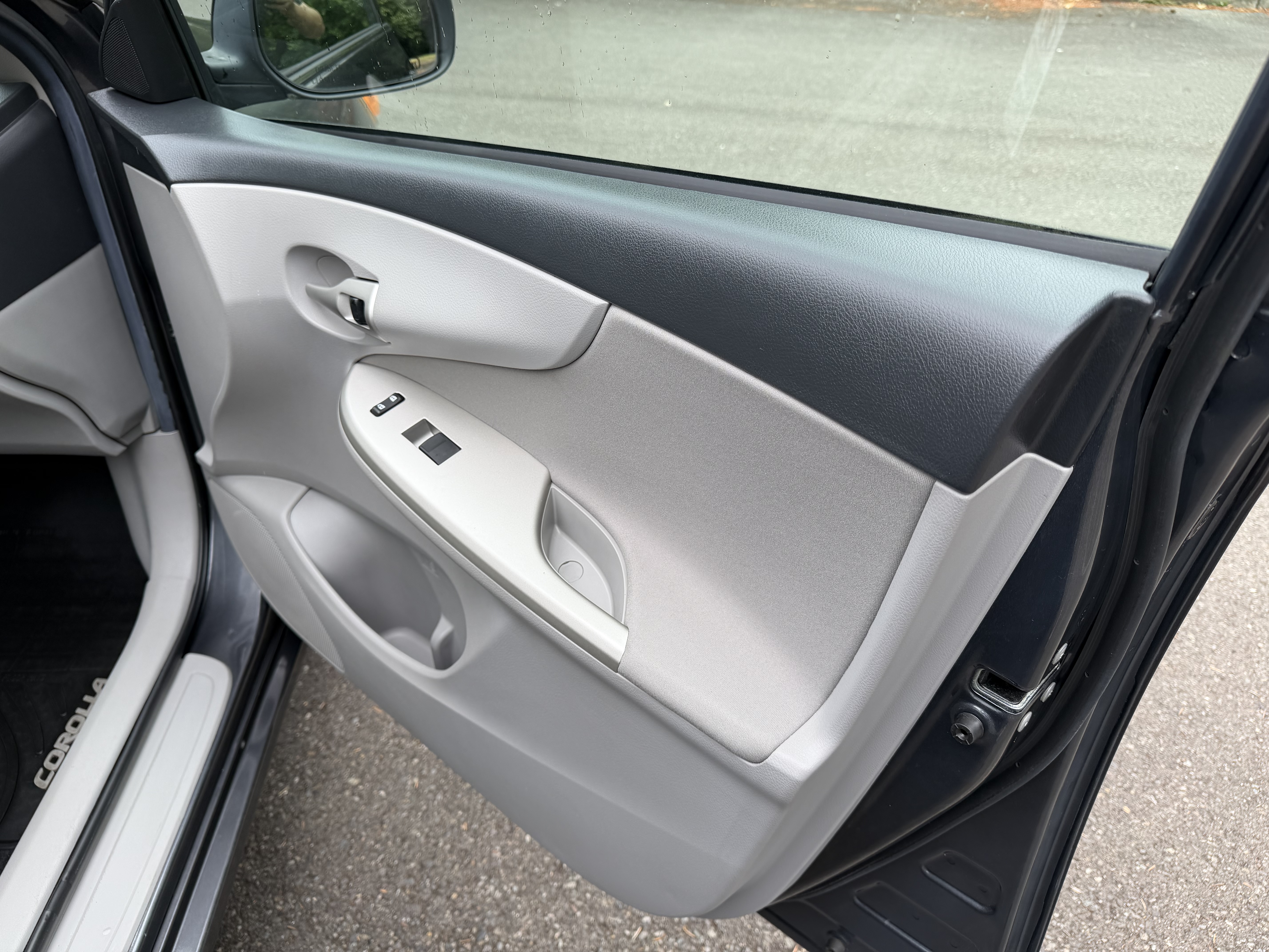 2013 Toyota Corolla LE - Photo 12