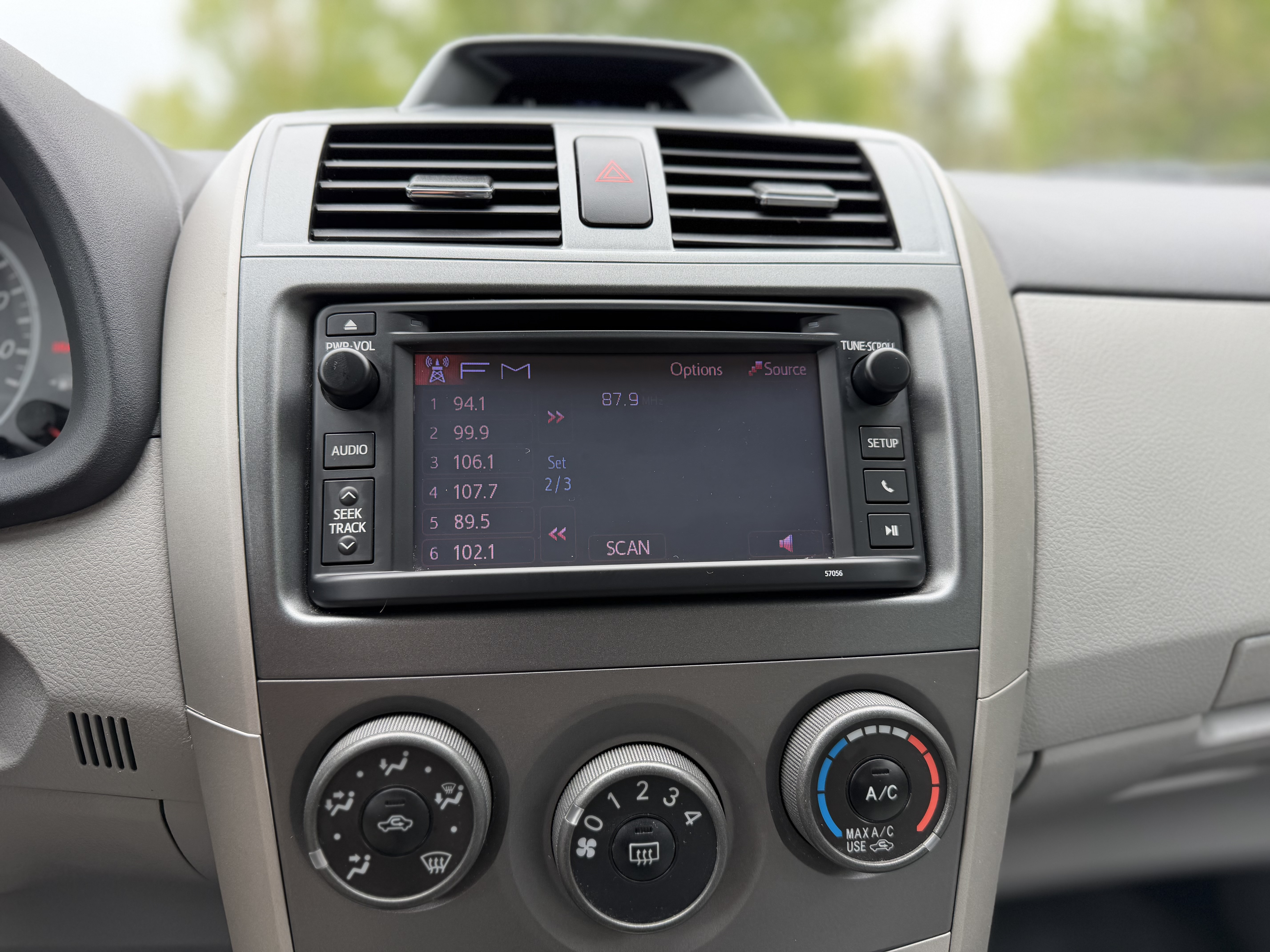 2013 Toyota Corolla LE - Photo 15